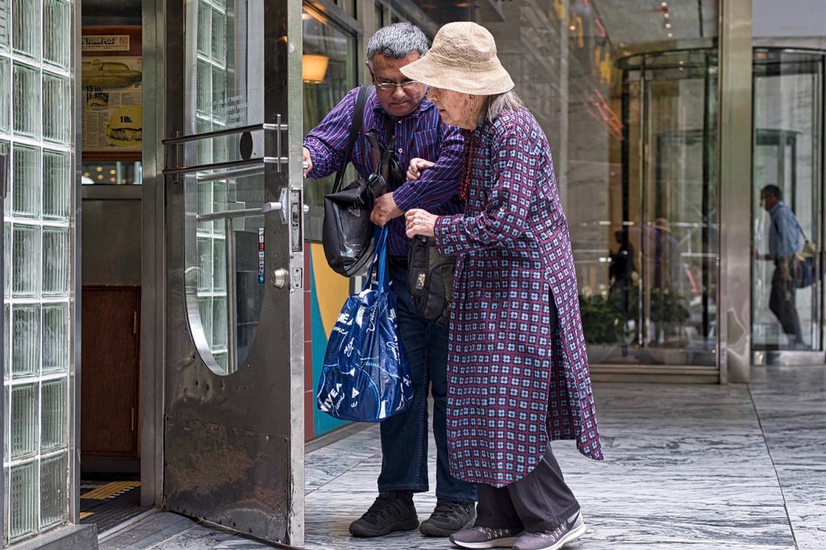 Home Care in a High-Rise: How It Works in Turtle Creek and Uptown Buildings — in-home senior care in North Texas